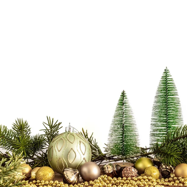 Eine Weihnachtsdekoration Glaskugeln Mit Tannenbäumen — Stockfoto