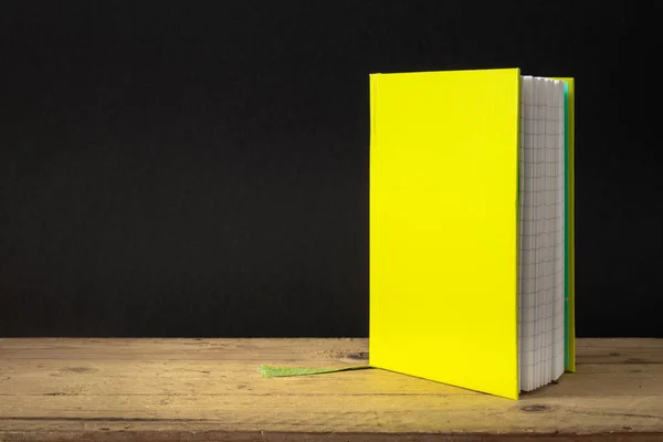 Carnet Jaune Sur Table Bois — Photo