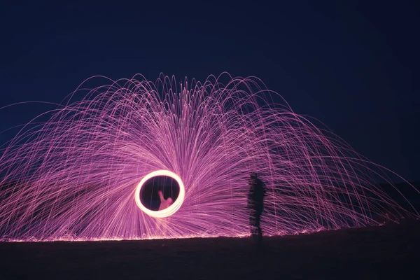 Feuerwerk Aus Stahlwolle Mit Menschenschatten — Stockfoto