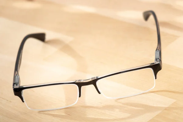 Óculos Leitura Mesa Madeira — Fotografia de Stock