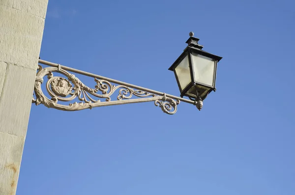 ストックホルム スウェーデンでの住宅ヴィンテージ街灯のクローズ アップ — ストック写真