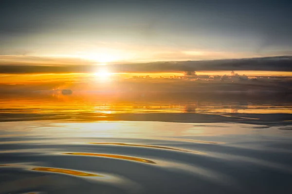 Piękny Zachód Słońca Nad Oceanem — Zdjęcie stockowe