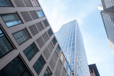 Frankfurt, Almanya, gökdelenlerin düşük açılı görünüş 