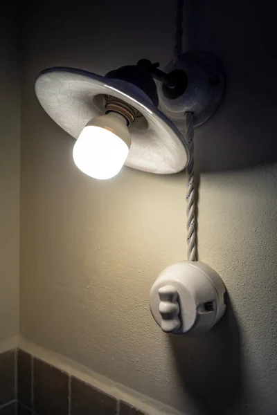 Immagine Una Lampada Epoca Con Una Lampadina Moderna — Foto Stock