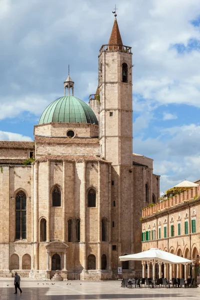 Piazza Del Popolo Ascoli Piceno Talya Görünümünü — Stok fotoğraf