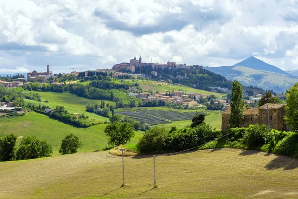 Bild Camerino Italien Marche Över Färgglada Fält — Stockfoto