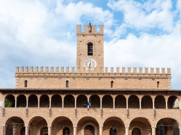 Uma Imagem Torre Relógio Câmara Municipal Urbisaglia Marche Itália — Fotografia de Stock