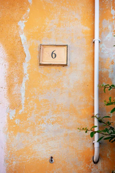 Obrázek Oranžové Malované Zdi Číslem Šest — Stock fotografie