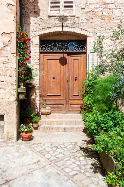 Μια Εικόνα Μιας Τυπικής Ιταλικής Πόρτας — Φωτογραφία Αρχείου