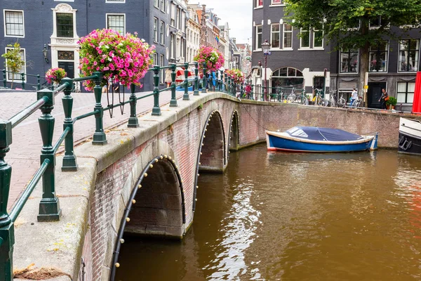 Barco Canal Amesterdão Durante Dia — Fotografia de Stock