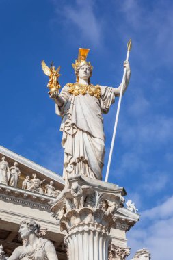 Viyana Avusturya'da Parlamento önünde Athena Heykeli