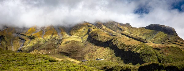 Vista Del Volcán Taranaki Cubierto Nubes Nueva Zelanda — Foto de Stock