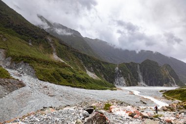 Franz Josef Glacier dağlarının görünümü, Yeni Zelanda