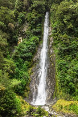 Thunder Creek Falls görünümü, Yeni Zelanda