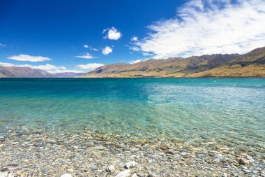 gündüz Yeni Zelanda'nın güneyinde Wanaka Gölü görünümü