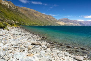 gündüz Yeni Zelanda'nın güneyinde Wanaka Gölü görünümü