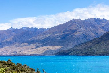 gündüz Yeni Zelanda'nın güneyinde Wanaka Gölü görünümü