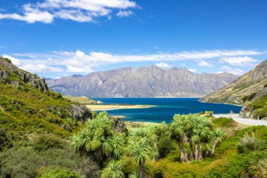 gündüz Yeni Zelanda'nın güneyinde Wanaka Gölü görünümü