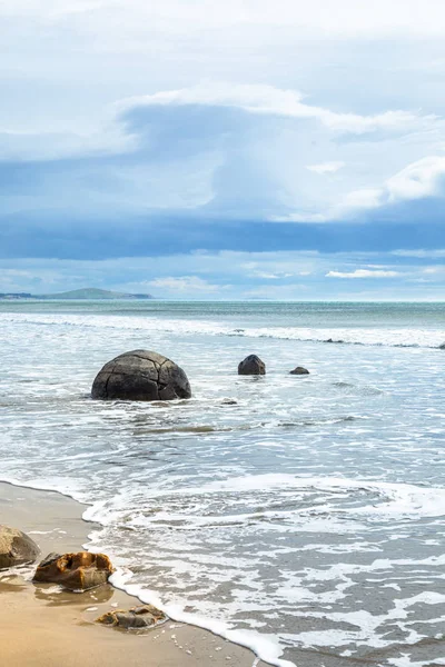 Vista Rocas Playa Moeraki Nueva Zelanda Imágenes de stock libres de derechos