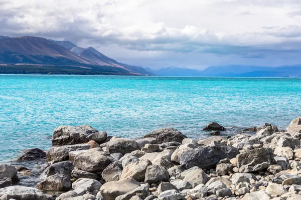 Yeni Zelanda 'da turkuaz göl Tekapo görünümü
