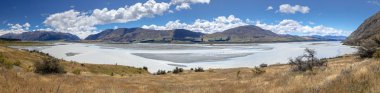 Güney Yeni Zelanda'da Rakaia Nehri sahne görünümü