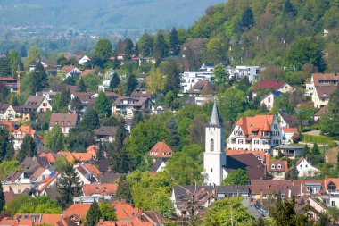 Freiburg şehrinin mimarisinin görünümü, Almanya 