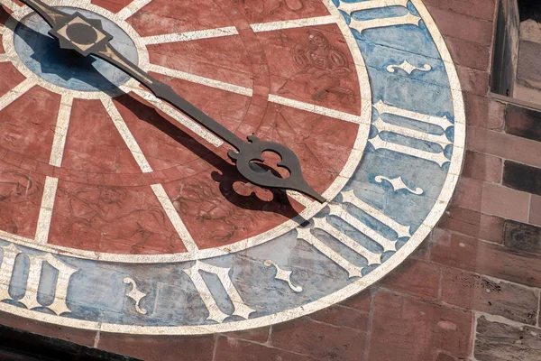 Närbild Freiburg Muenster Clock Details — Stockfoto