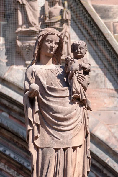 Nahaufnahme Der Marienstatue Freiburger Münster Deutschland — Stockfoto