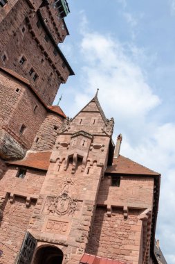 Fransa'da Haut-Koenigsbourg kalesi görünümü