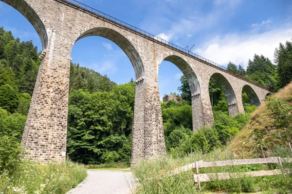 Le viaduc ferroviaire du pont Ravenne sur le chemin de fer Hollental lin — Photo