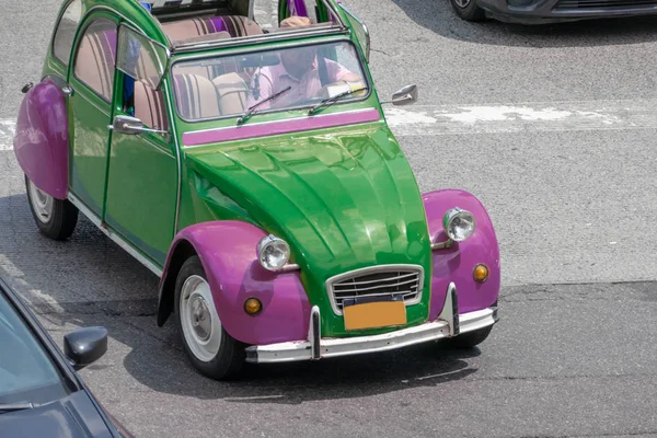 Vieille petite voiture vintage — Photo