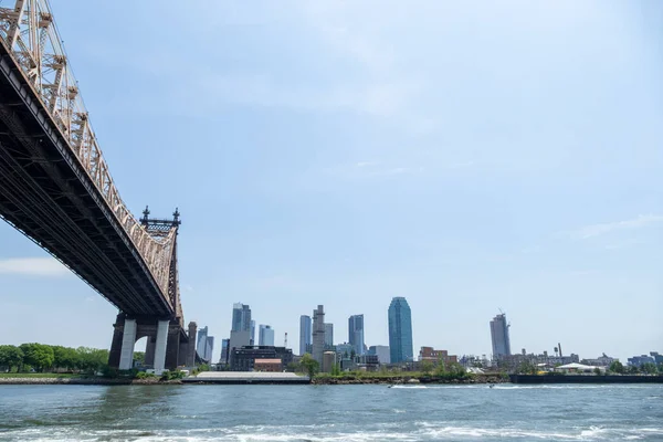 Мост Квинсборо и Квинс, Нью-Йорк, США — стоковое фото