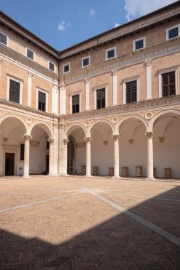 Urbino Marche İtalya meydanı
