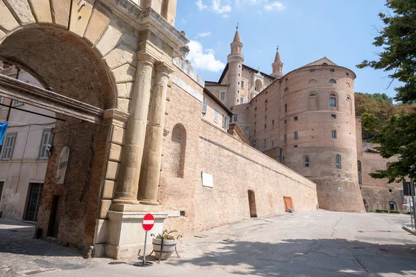 Урбіно Марке Італія в день часу — стокове фото