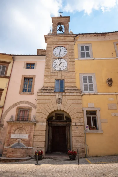 San Severino Marche İtalya saat kulesi — Stok fotoğraf