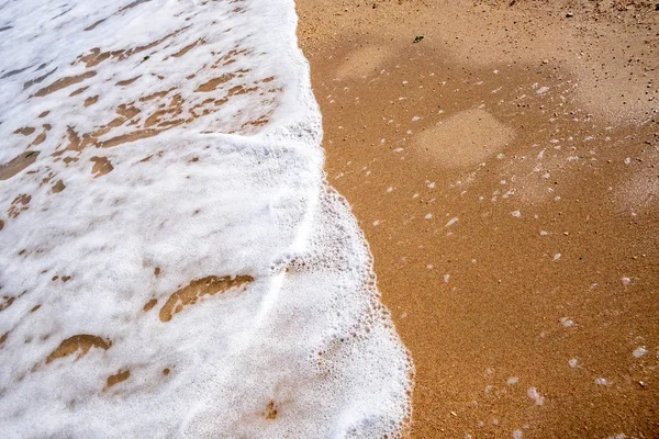 Detalhe da costa na praia de areia na Itália — Fotografia de Stock