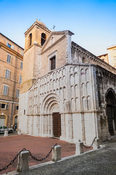 Παλαιά εκκλησία στην Ancony Ιταλία — Φωτογραφία Αρχείου