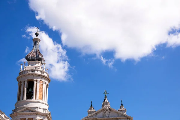 Detalhes da Basílica della Santa Casa em Itália Marche — Fotografia de Stock