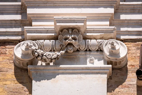 Detalhe na Basílica della Santa Casa em Itália Marche — Fotografia de Stock