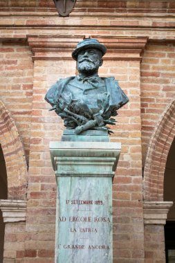 San Severino Marche İtalya heykeli