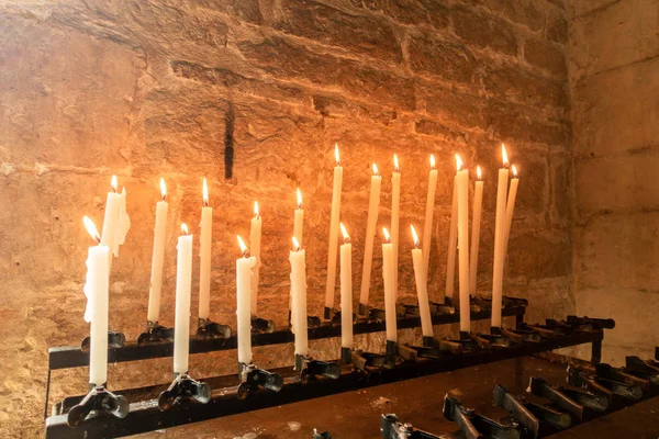 Candles in a church in Italy — Stock Photo, Image