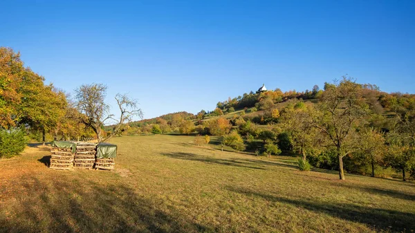 Landdistrikter med Saint Remigius Kapel Tyskland - Stock-foto