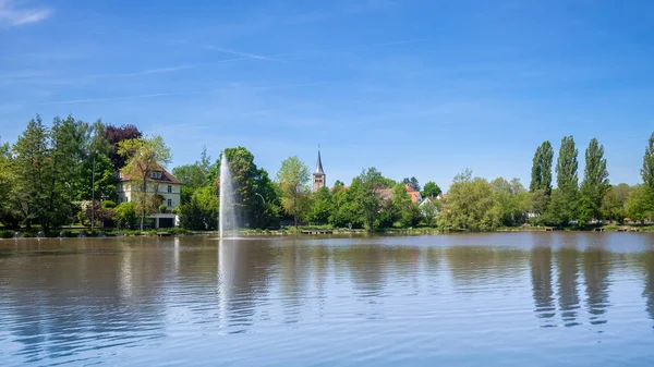Λίμνη με μοναστήρι στο Σίντελφινγκεν — Φωτογραφία Αρχείου