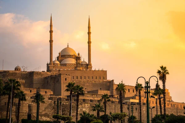 Mešita Muhammada Ali v Káhiře v Egyptě při západu slunce — Stock fotografie