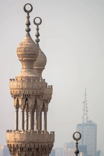 Мечеть мінарет в Каїрі Єгипет — стокове фото