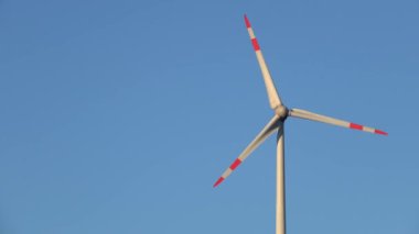 Rüzgar değirmeni çalışma, enerji üretimi, ekoloji konsepti