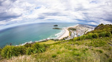 Mount Maunganui Plenty Bay görünümünden
