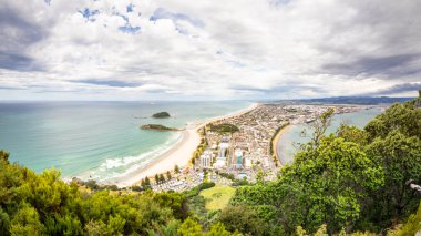 Mount Maunganui Plenty Bay görünümünden