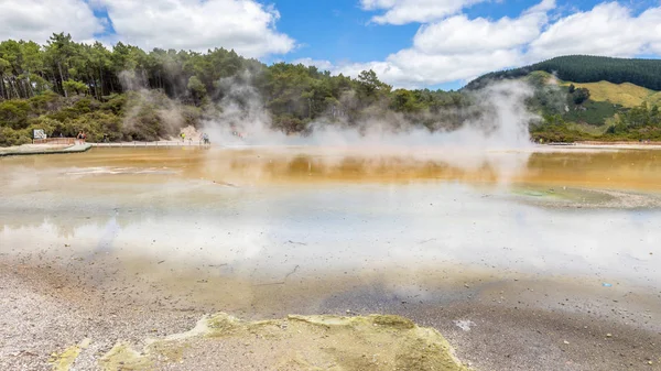 Atividade geotérmica em Rotorua, na Nova Zelândia — Fotografia de Stock