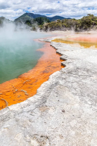 Lago espumante quente na Nova Zelândia — Fotografia de Stock